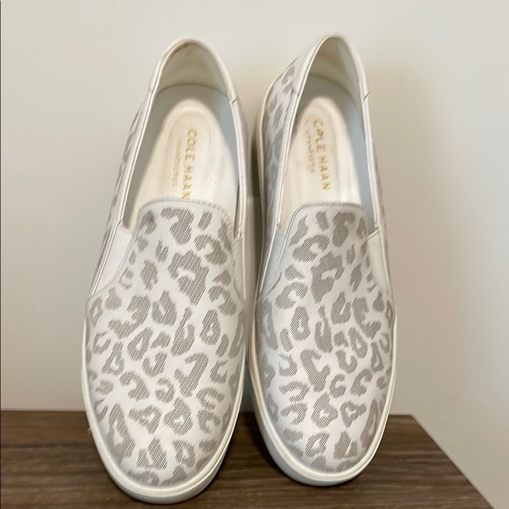 Cole Haan Grand Pro Spectator 2.0 Sneaker Women Size9 White Silver Leopard Print - Picture 3 of 12